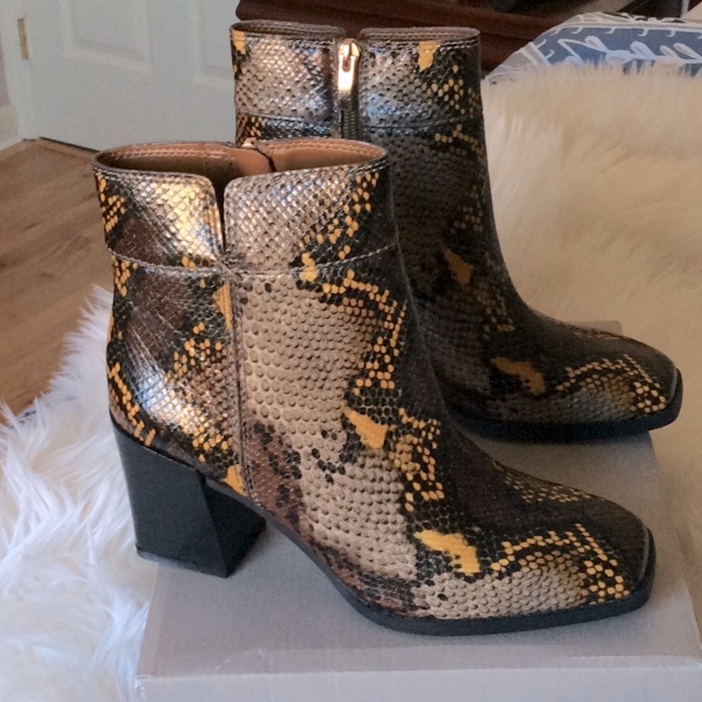 🎉Host Pick🎉Franco Sarto Generous Bootie
******NO BOX*****